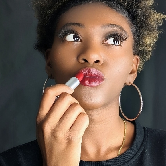 Kissable - Picture 2 of 3